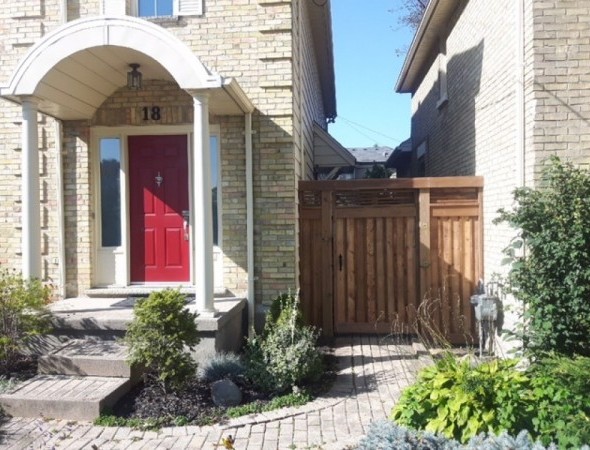 Fully Renovated Executive house downtown London