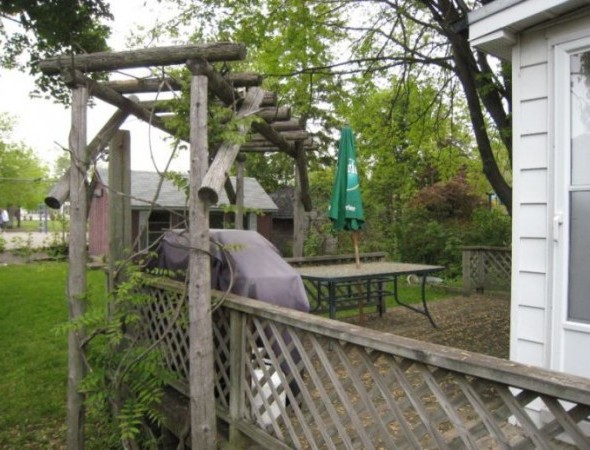 Nice yard with storage shed